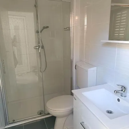 Ib Tkon, Pasman Apartamento *